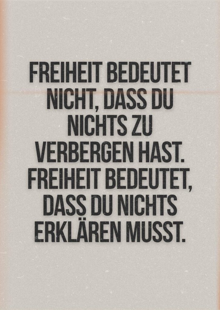 Zitatkarte mit dem Text: „Freiheit bedeutet nicht, dass du nichts zu verbergen hast. Freiheit bedeutet, dass du nichts erklären musst.“